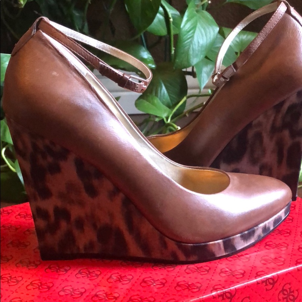 Guess wedge pumps